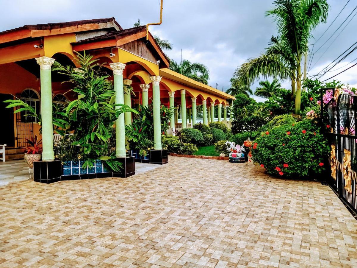Chateau Margarita Teluk Montego Bagian luar foto